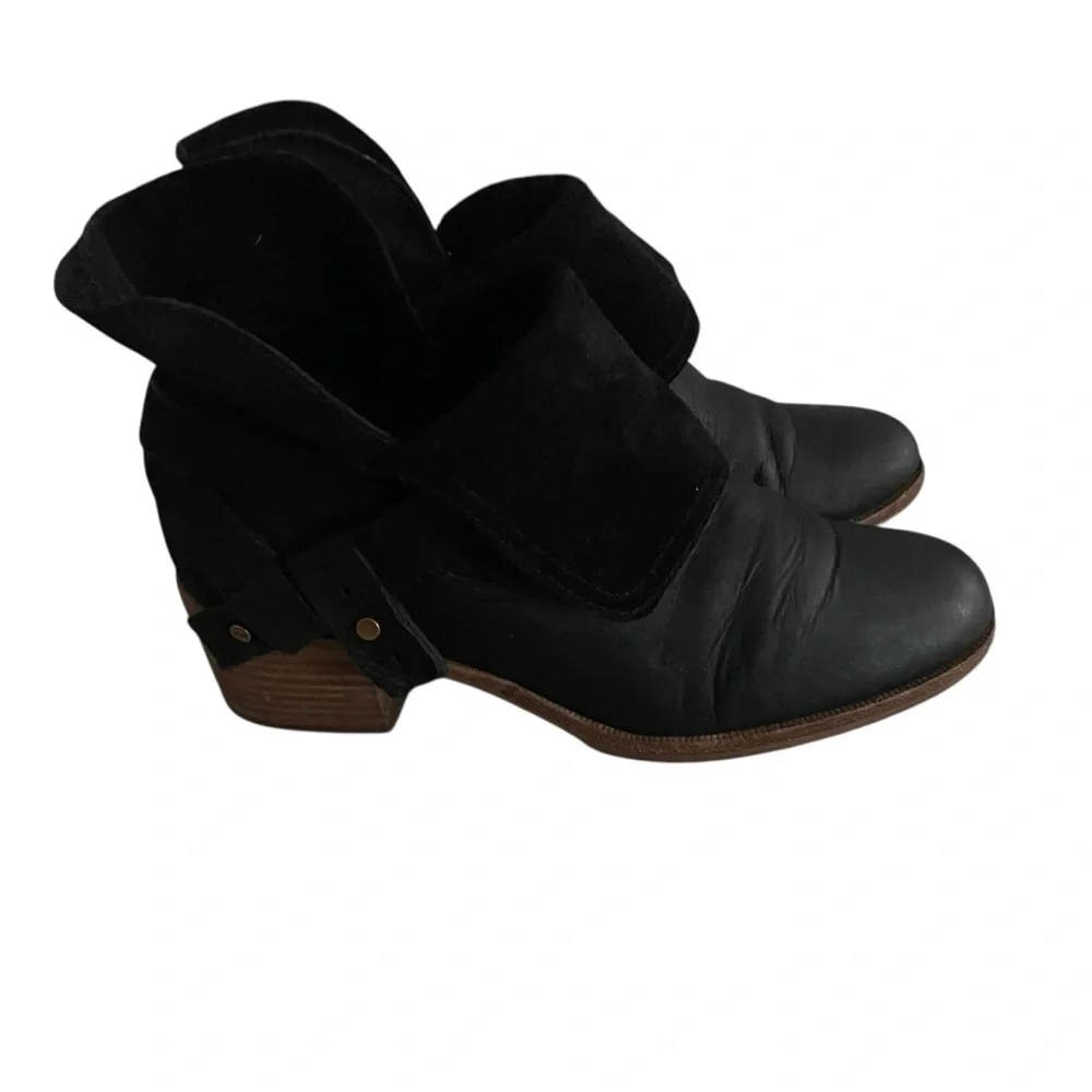 UGG Elora Black Ankle Boots Women  Size 9